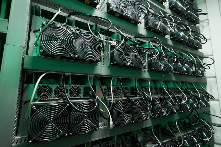 بزرگترین مزرعه استخراج بیت‌کوین با برق دزدی کشف شد